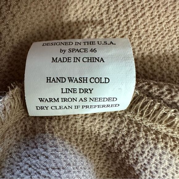 Space 46 tan scalloped v-neck cami size M - Picture 5 of 7